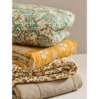 Ib Laursen Quilt Clara Blomster med Turkise Blade 130x170cm