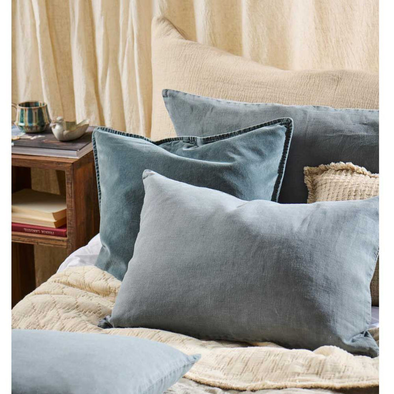 Ib Laursen Pudebetræk Velour Chalk blue50x50cm