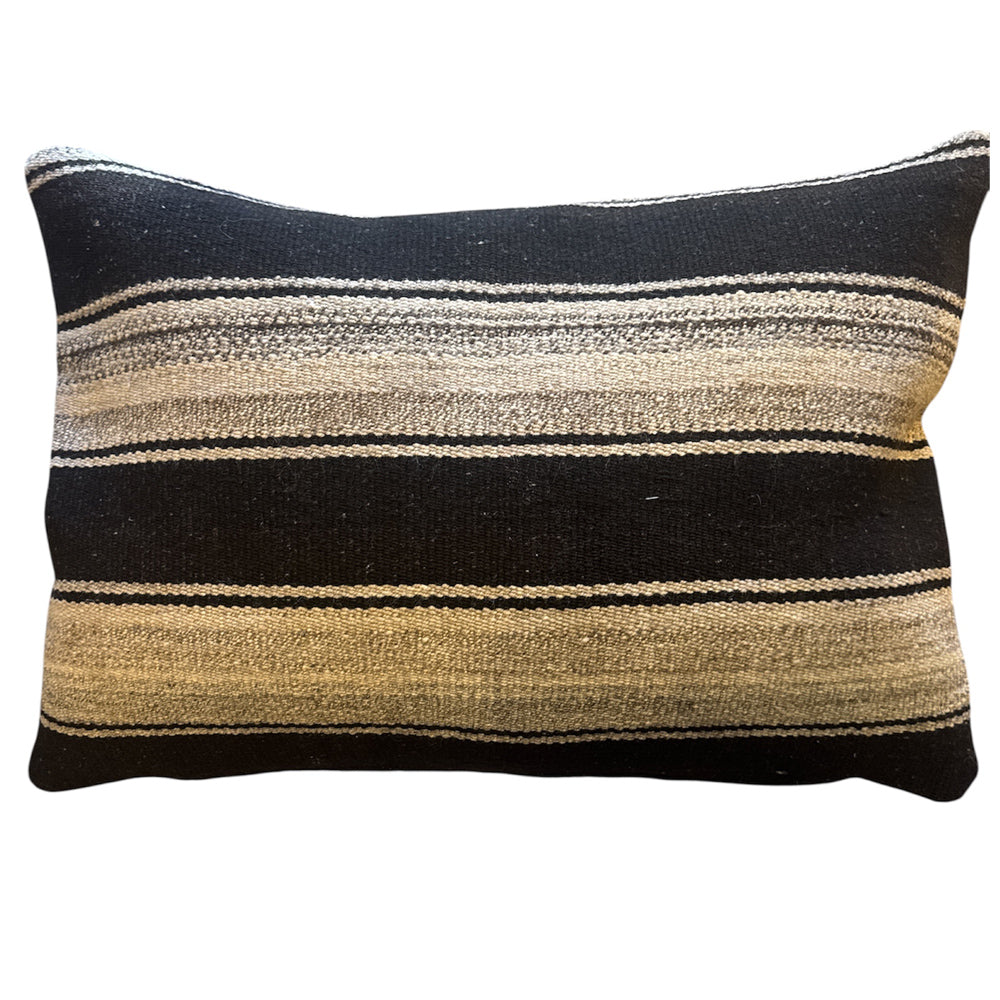 Chola Pude Sand & Sort 50x70cm