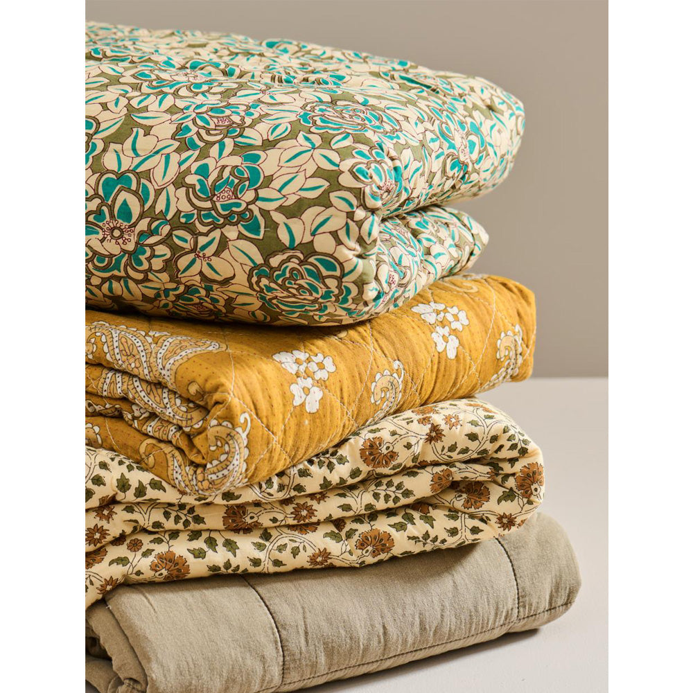 Ib Laursen Quilt Clara Blomster med Turkise Blade 130x170cm