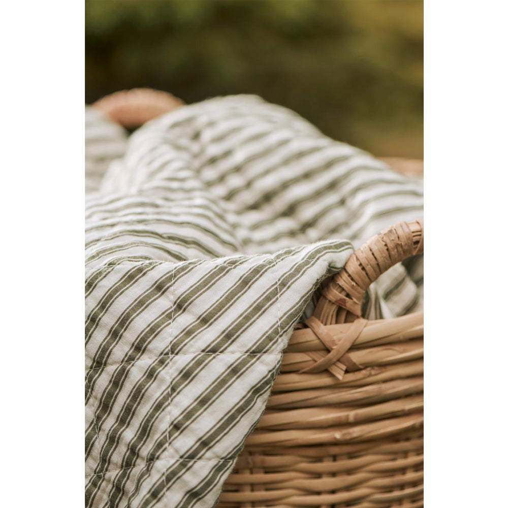 Ib Laursen Quilt Sand med Oliven Striber 130x180cm