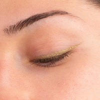 La Crique Liquid Eye Shadow Shade 06 Summer Pistachio 8ml